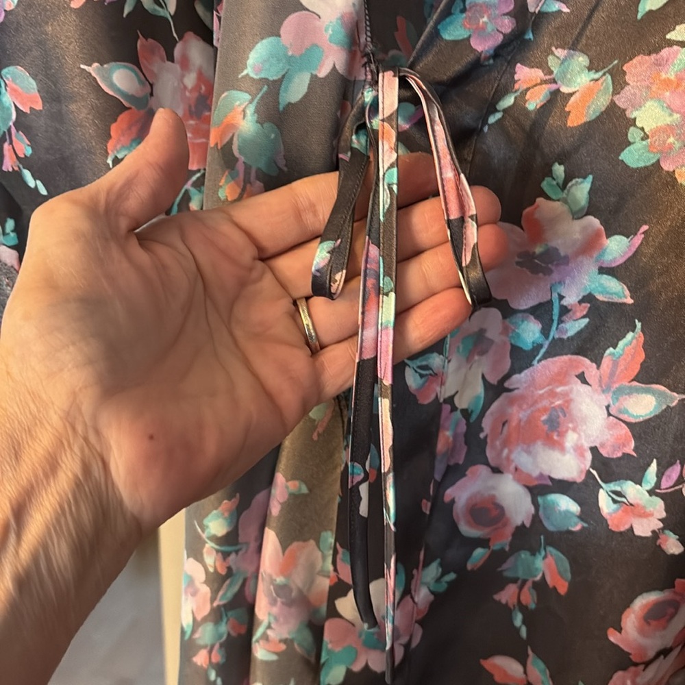 2 Floral Satin Robes with Pockets! - Picture 12 of 14